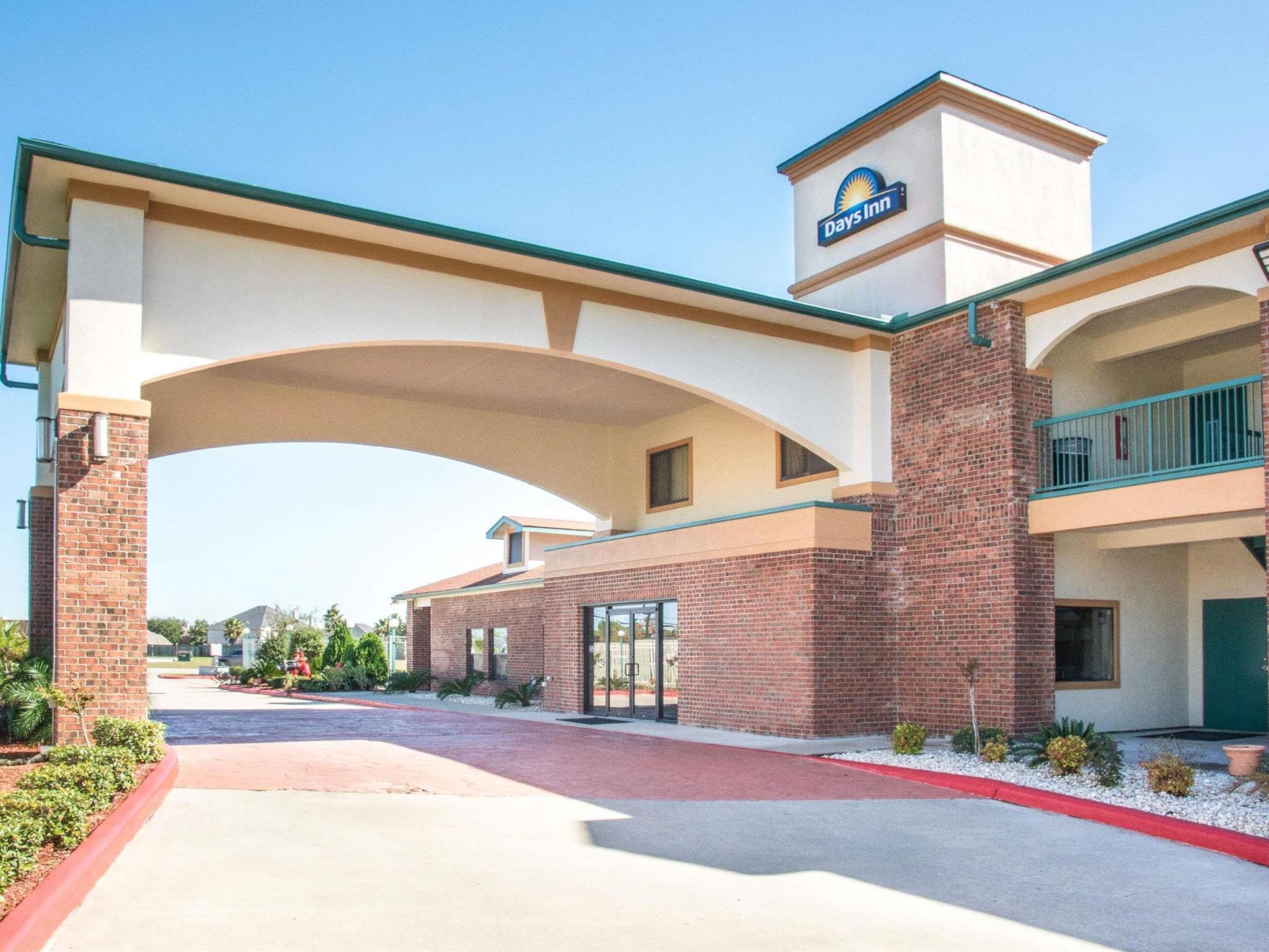 Days Inn By Wyndham Baytown East Екстериор снимка