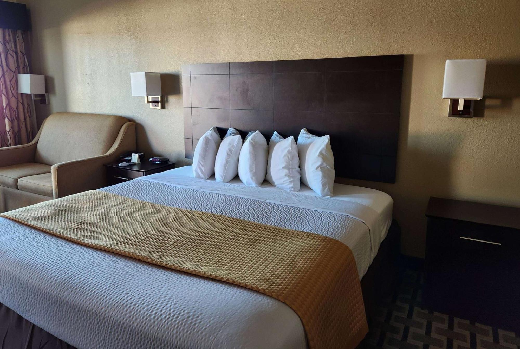 Days Inn By Wyndham Baytown East Екстериор снимка