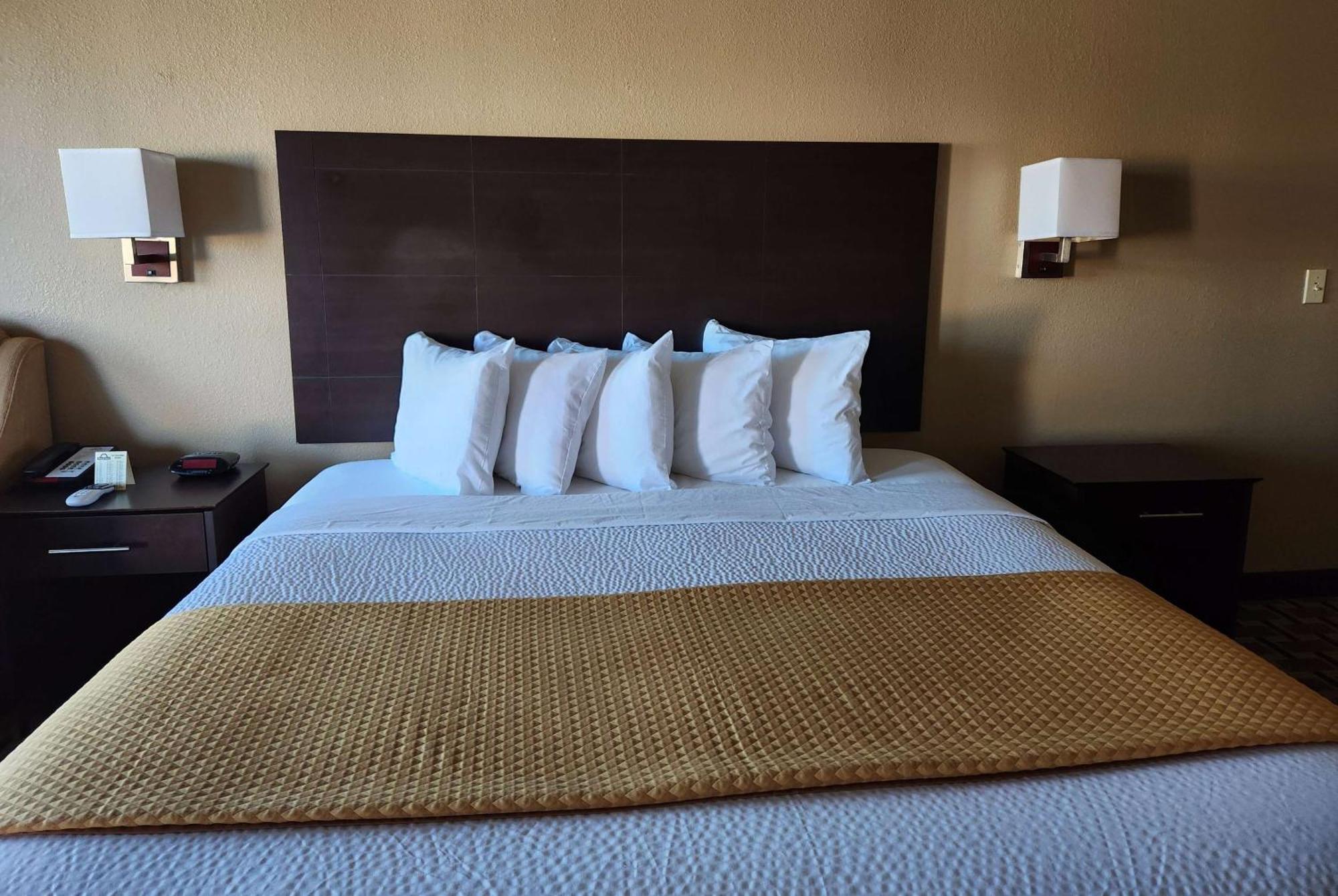 Days Inn By Wyndham Baytown East Екстериор снимка