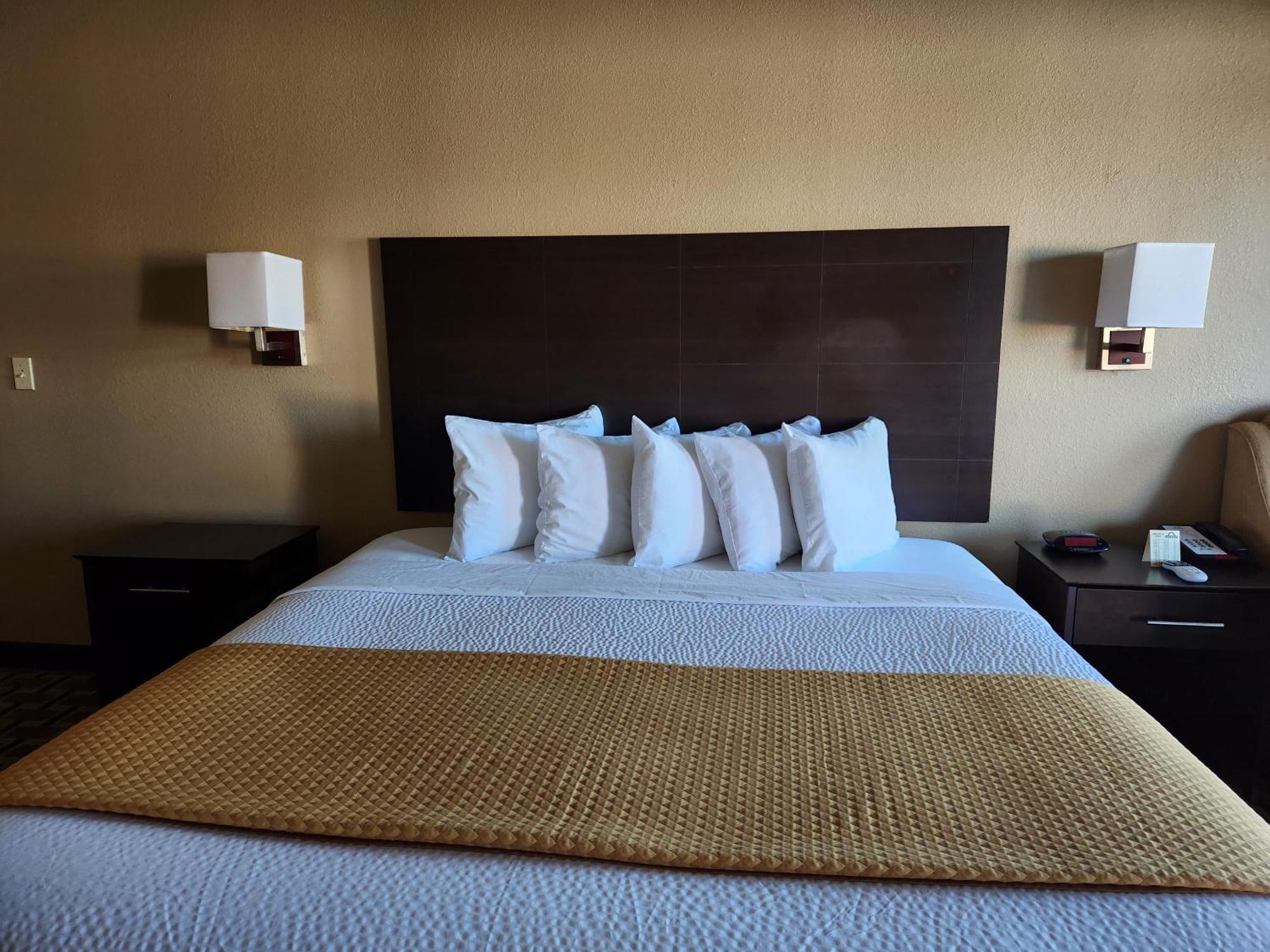 Days Inn By Wyndham Baytown East Екстериор снимка