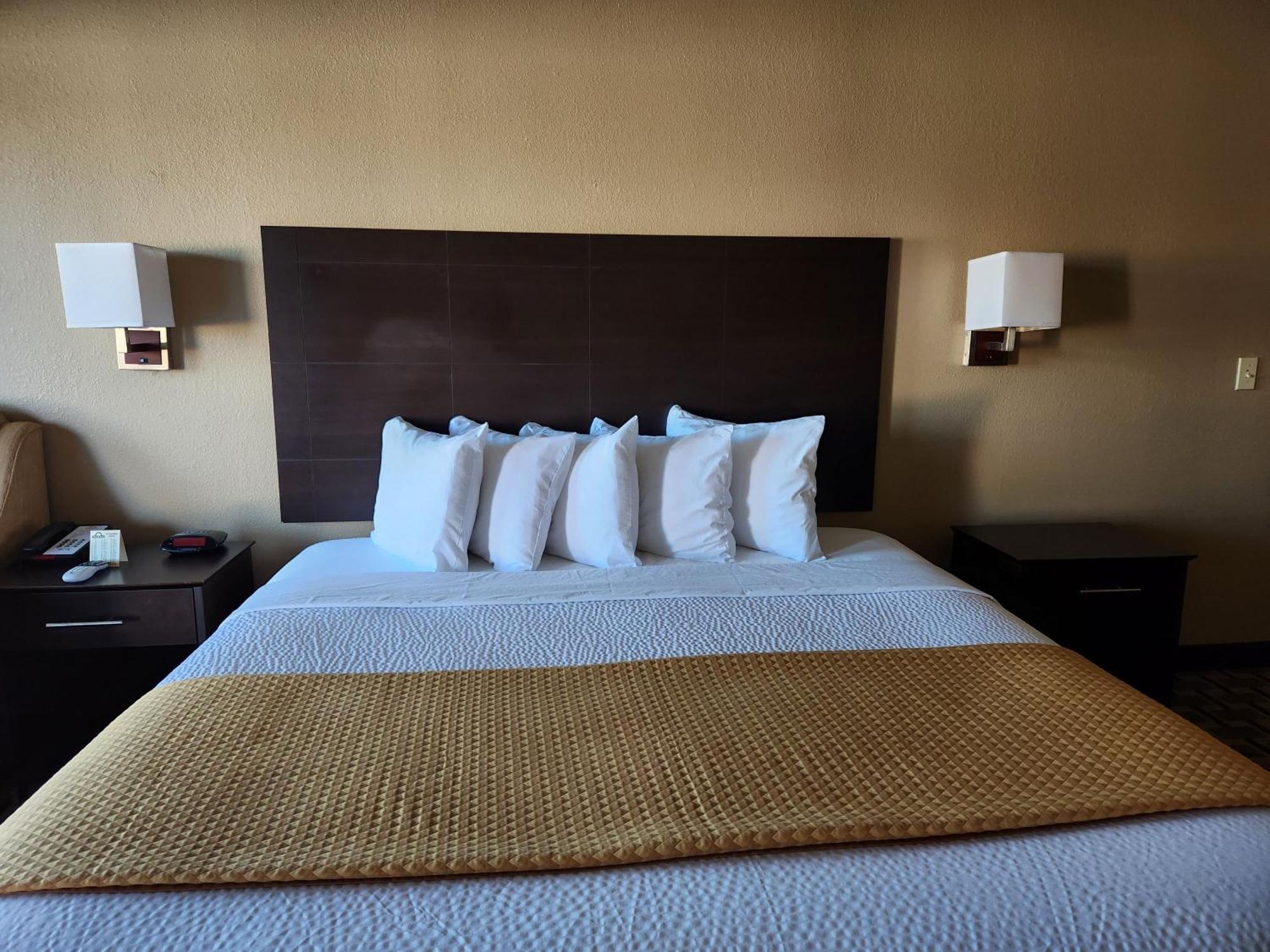 Days Inn By Wyndham Baytown East Екстериор снимка
