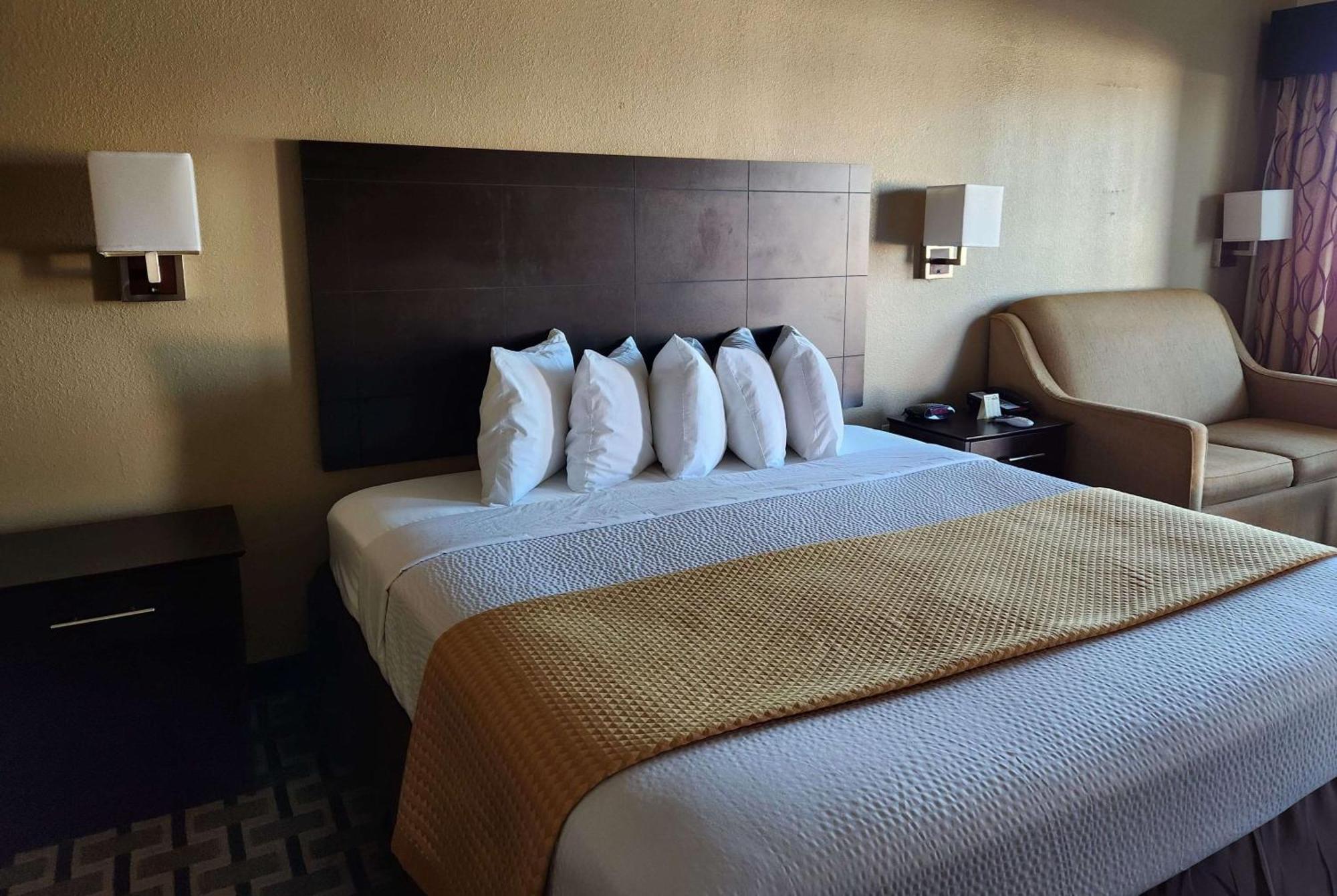 Days Inn By Wyndham Baytown East Екстериор снимка