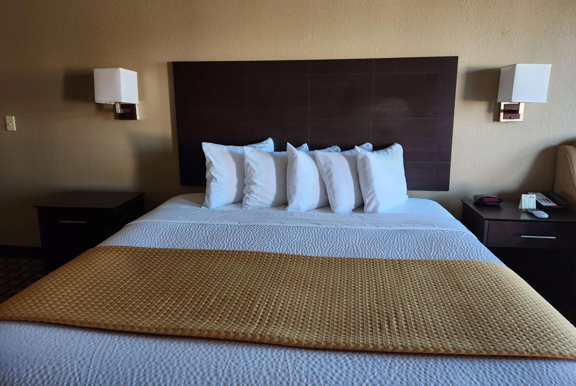 Days Inn By Wyndham Baytown East Екстериор снимка