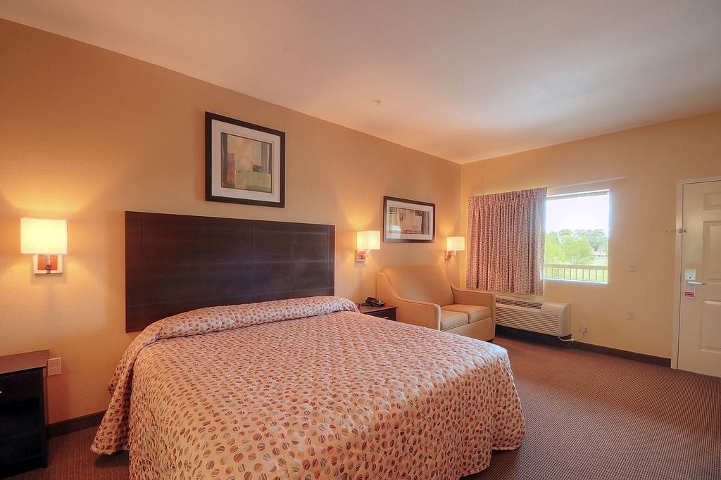 Days Inn By Wyndham Baytown East Стая снимка