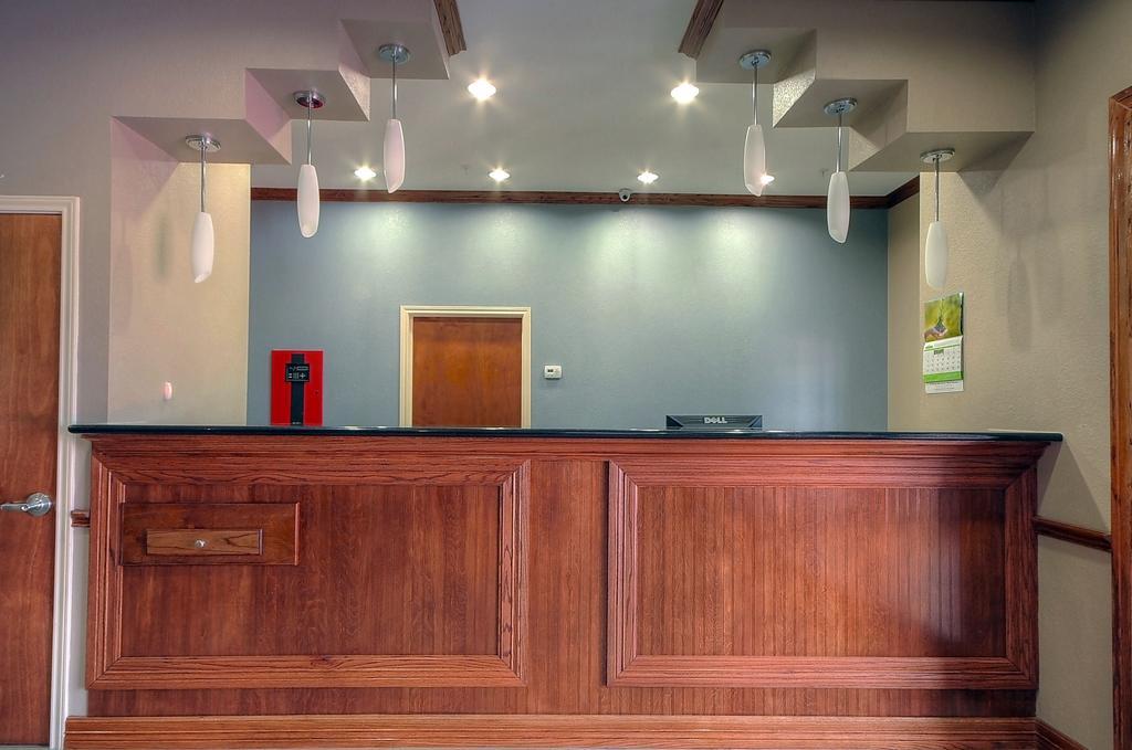 Days Inn By Wyndham Baytown East Екстериор снимка