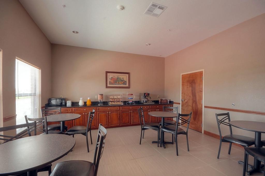 Days Inn By Wyndham Baytown East Екстериор снимка